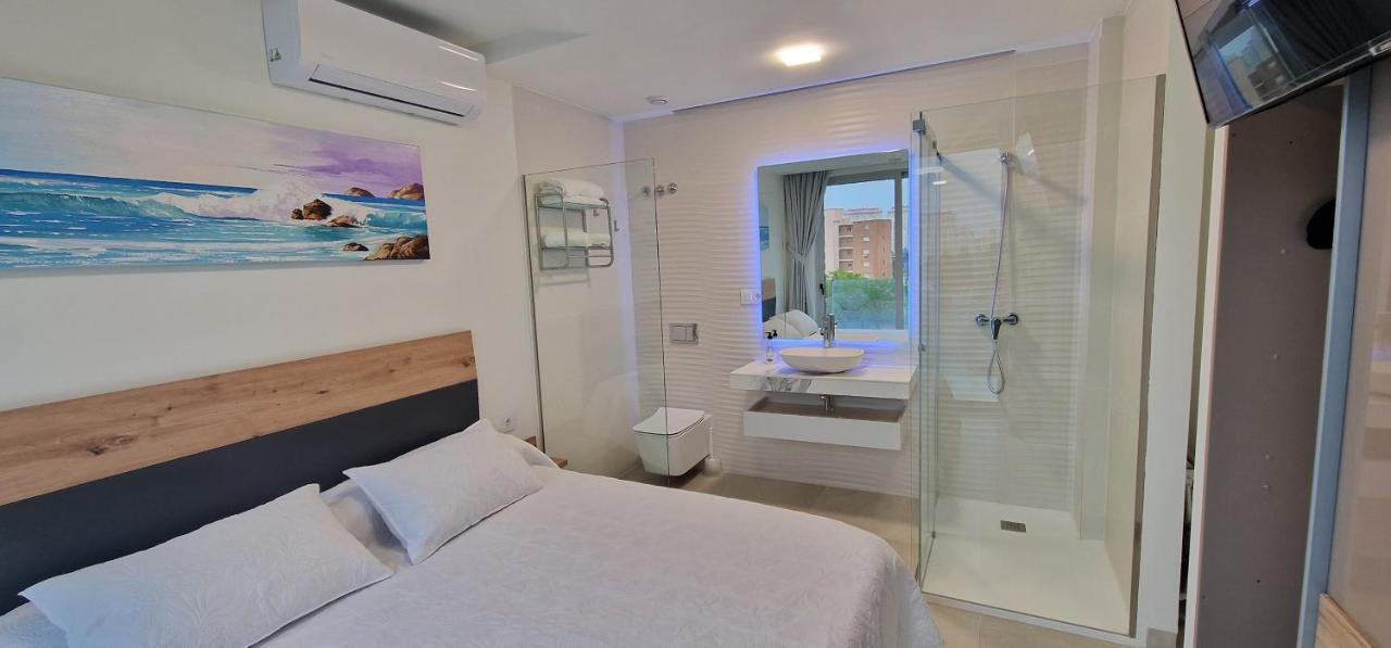 Apartamentos Oasis De La Cala 菲内斯特拉特 外观 照片